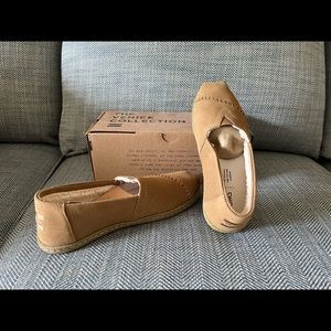 TOMS size 6.5 classic suede slip on. Brand new in box. Never worn.